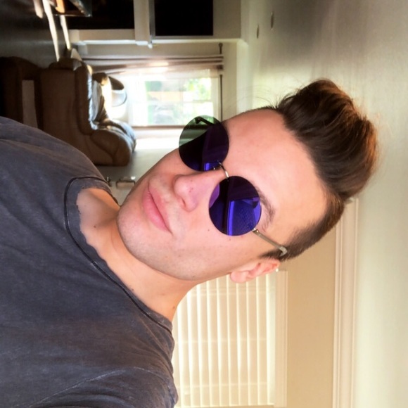 Meet your Posher, Lucas - Picture 1 of 1